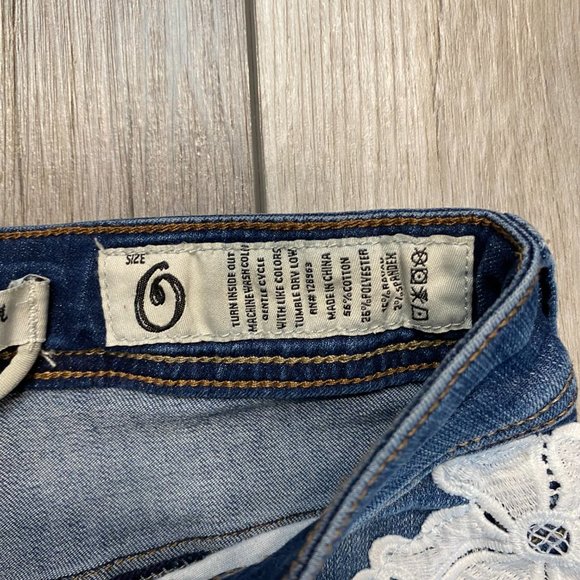 Indigo Rein shorts with lace applique size 0 - Picture 4 of 6